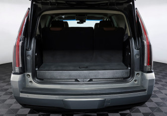 Подержанный автомобиль Cadillac Escalade Suv 2019 года (10 фото)