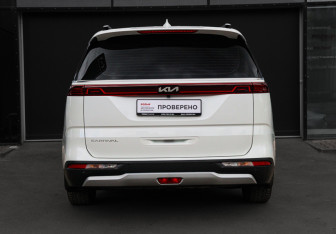 Подержанный автомобиль Kia Carnival 2022 года (5 фото)
