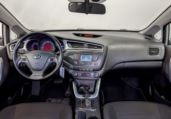 Подержанный автомобиль Kia Ceed Hatchback 2017 года (13 фото)