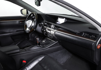 Подержанный автомобиль Lexus ES 2014 года (11 фото)