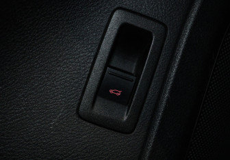 Подержанный автомобиль Volkswagen Touareg 2012 года (17 фото)