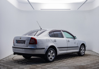 Подержанный автомобиль Skoda Octavia Liftback 2008 года (5 фото)