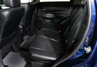 Подержанный автомобиль Mitsubishi Outlander 2014 года (17 фото)