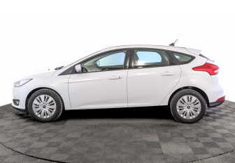 Подержанный автомобиль Ford Focus Hatchback 2018 года (8 фото)