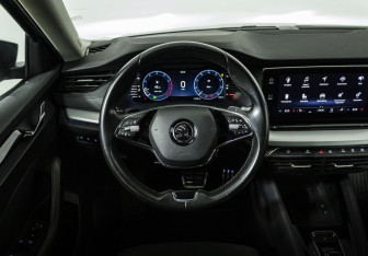 Подержанный автомобиль Skoda Octavia Liftback 2020 года (12 фото)