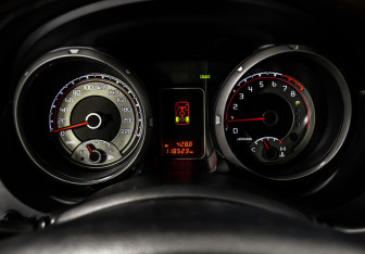 Подержанный автомобиль Mitsubishi Pajero 2017 года (10 фото)