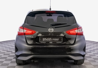 Подержанный автомобиль Nissan Tiida Hatchback 2015 года (6 фото)