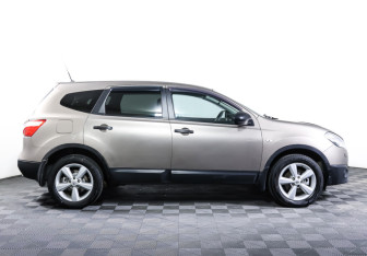 Подержанный автомобиль Nissan Qashqai+2 2011 года (4 фото)