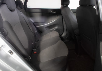Подержанный автомобиль Hyundai Solaris Hatchback 2011 года (10 фото)