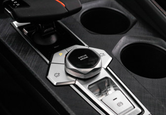 Подержанный автомобиль Changan UNI-V 2023 года (28 фото)