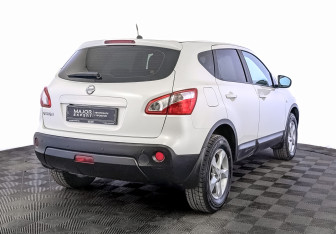 Подержанный автомобиль Nissan Qashqai 2013 года (4 фото)