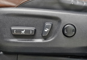 Подержанный автомобиль Toyota Land Cruiser Prado 2016 года (23 фото)