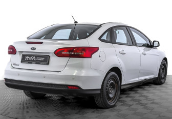 Подержанный автомобиль Ford Focus Sedan 2016 года (5 фото)