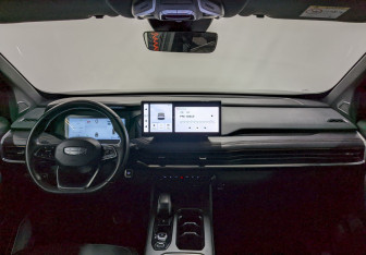 Подержанный автомобиль Geely Okavango 2024 года (27 фото)