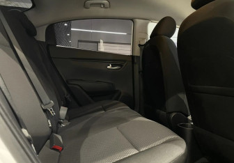 Подержанный автомобиль Kia Rio Sedan 2021 года (12 фото)