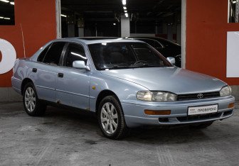 Подержанный автомобиль Toyota Camry Sedan 1991 года (2 фото)