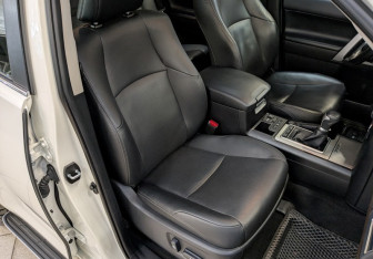 Подержанный автомобиль Toyota Land Cruiser Prado 2020 года (23 фото)