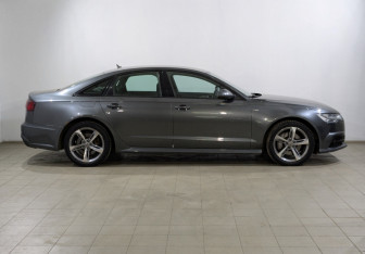 Подержанный автомобиль Audi A6 Sedan 2016 года (10 фото)