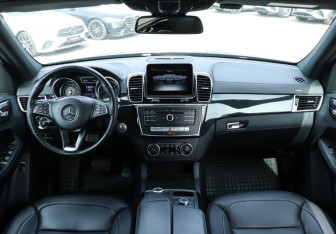 Подержанный автомобиль Mercedes-Benz GLE 2018 года (12 фото)