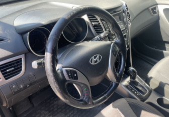 Подержанный автомобиль Hyundai i30 Wagon 2013 года (14 фото)