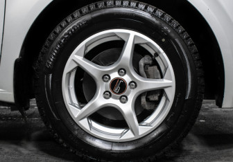 Подержанный автомобиль Chevrolet Aveo Sedan 2015 года (13 фото)