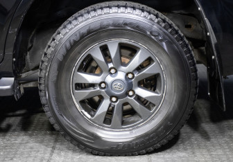 Подержанный автомобиль Toyota Land Cruiser Suv 2009 года (26 фото)