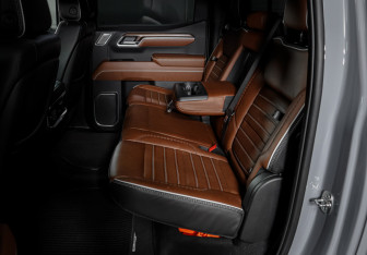 Подержанный автомобиль GMC Sierra 2024 года (10 фото)