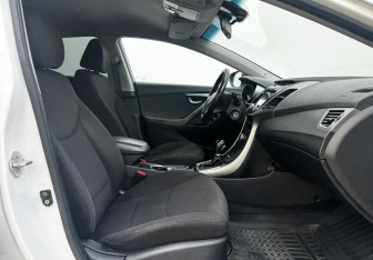 Подержанный автомобиль Hyundai Elantra Sedan 2015 года (10 фото)