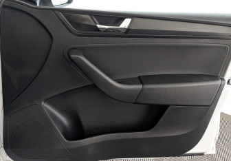 Подержанный автомобиль Skoda Rapid Liftback 2019 года (25 фото)