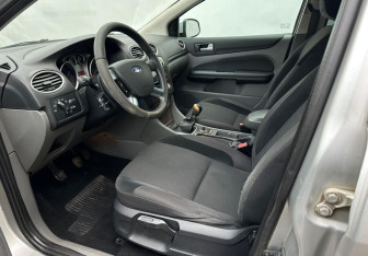 Подержанный автомобиль Ford Focus Sedan 2008 года (9 фото)