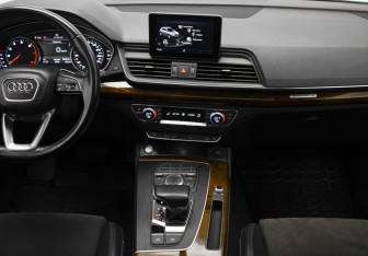 Подержанный автомобиль Audi Q5 2017 года (21 фото)