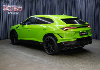 Подержанный автомобиль Lamborghini Urus 2023 года (7 фото)