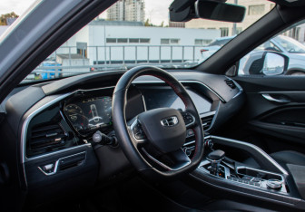 Подержанный автомобиль Geely Tugella 2024 года (9 фото)