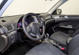 Подержанный автомобиль Subaru Forester Suv 2011 года (16 фото)