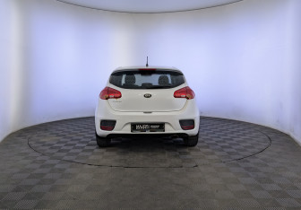 Подержанный автомобиль Kia Ceed Hatchback 2016 года (6 фото)