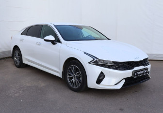 Подержанный автомобиль Kia K5 2022 года (3 фото)