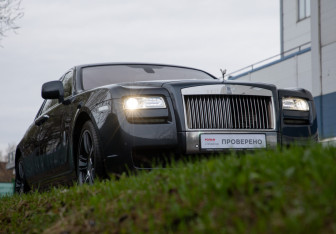 Подержанный автомобиль Rolls-Royce Ghost 2010 года (8 фото)