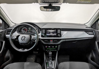 Подержанный автомобиль Skoda Rapid Liftback 2022 года (14 фото)