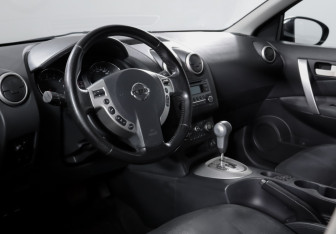 Подержанный автомобиль Nissan Qashqai 2010 года (13 фото)