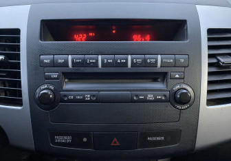 Подержанный автомобиль Peugeot 4007 2011 года (15 фото)