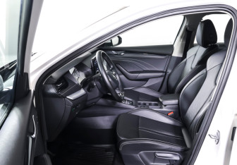 Подержанный автомобиль Skoda Octavia Liftback 2022 года (16 фото)