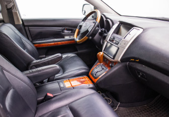 Подержанный автомобиль Lexus RX 2004 года (9 фото)