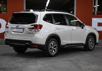 Подержанный автомобиль Subaru Forester Suv 2020 года (5 фото)