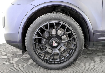 Подержанный автомобиль Porsche Cayenne 2017 года (18 фото)