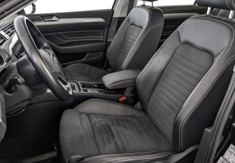 Подержанный автомобиль Volkswagen Passat Sedan 2021 года (20 фото)