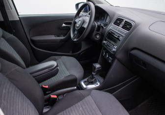 Подержанный автомобиль Volkswagen Polo Hatchback 2010 года (9 фото)