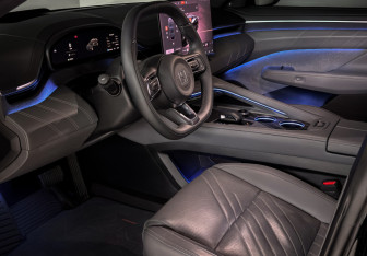 Подержанный автомобиль Zeekr 001 2024 года (11 фото)