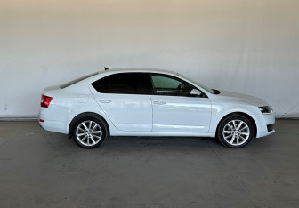 Подержанный автомобиль Skoda Octavia Liftback 2016 года (8 фото)