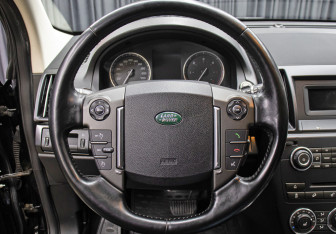 Подержанный автомобиль Land Rover Freelander 2013 года (16 фото)
