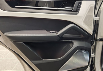 Новый Porsche Cayenne 2025 (16 фото)